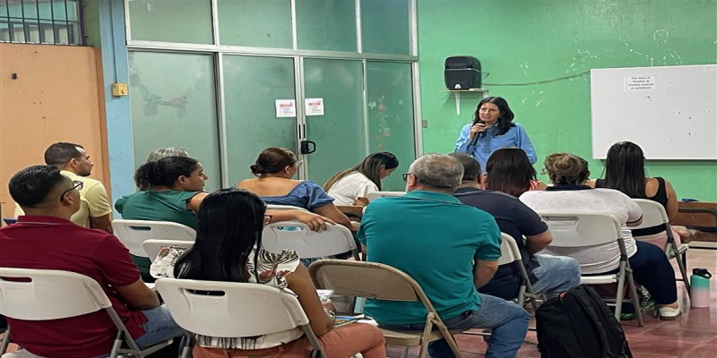 FISCALÍA IMPARTIÓ CHARLA EN ESCUELA DE PUNTARNEAS SOBRE USO DE REDES SOCIALES Y EL BULLYING