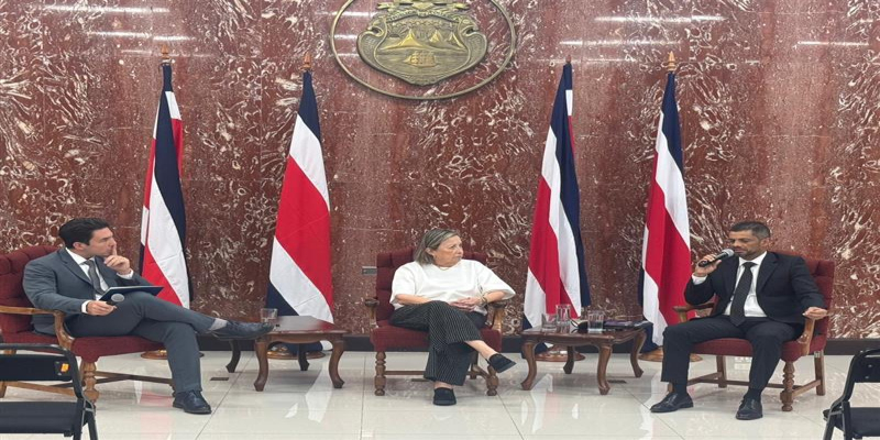 Durante conversatorio de la Semana de la Democracia FISCAL GENERAL: "NO NOS HEMOS DEJADO DOBLEGAR POR NINGÚN TIPO DE PRESIÓN"