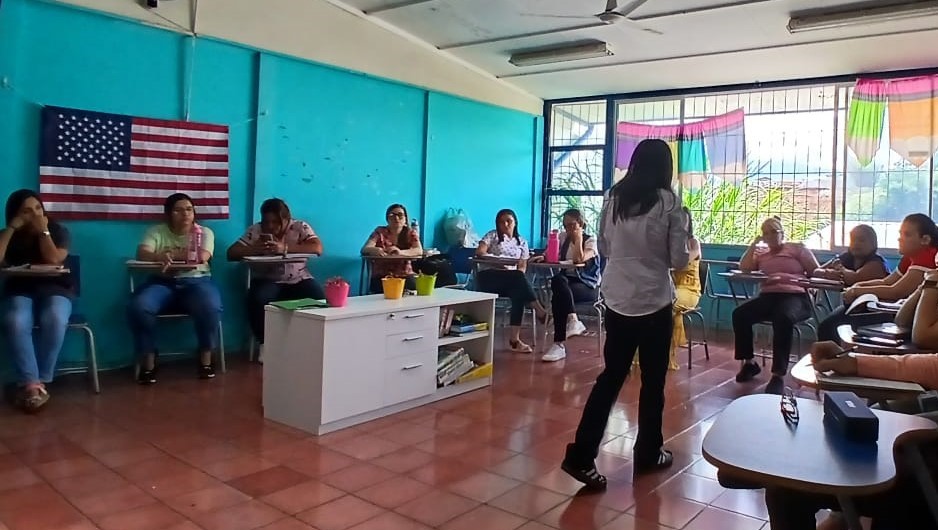 Capacitación a 25 docentes de la Escuela Las Brisas